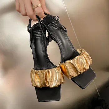 Новинка 2023, женские золотые сандалии с плиссированным дизайнерским ремешком, Летняя обувь, шикарные модные туфли на тонком высоком каблуке, туфли-лодочки для выпускного вечера, серебряные Сандалии Mujer